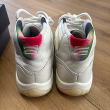 Load image into Gallery viewer, Jordan 285 11s Size 9
