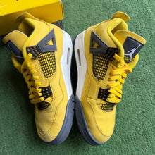 Load image into Gallery viewer, Jordan Lightning 4s Size 9

