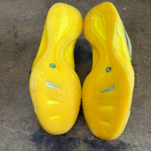 Load image into Gallery viewer, Nike KD 3 Size 10
