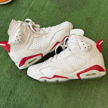 Load image into Gallery viewer, Jordan Red Oreo 6s Size 10.5
