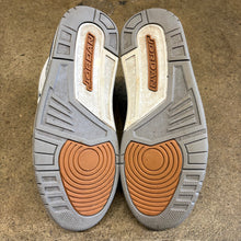 Load image into Gallery viewer, Jordan Wizard 3s Size 9.5
