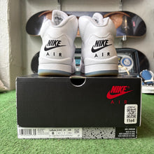 Load image into Gallery viewer, Jordan White Metallic 5s Size 8

