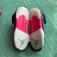 Load image into Gallery viewer, Jordan Top 3 5s Size 7Y
