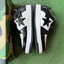 Load image into Gallery viewer, Bathing Ape Bapestas Size 7
