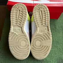 Load image into Gallery viewer, Nike High Dunks Size 8.5W/7M
