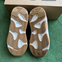 Load image into Gallery viewer, Yeezy Magnet Boost 700s Size 8.5
