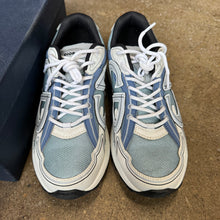 Load image into Gallery viewer, Dior B30s Size 44
