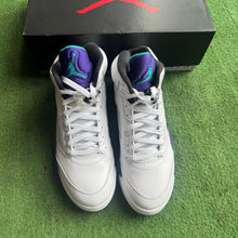 Load image into Gallery viewer, Jordan Grape 5s Size 9
