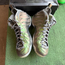 Load image into Gallery viewer, Nike Iridescent Foamposites Size 12W/10.5M
