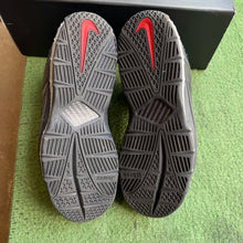 Load image into Gallery viewer, Nike LeBron The Shop 3s Size 10
