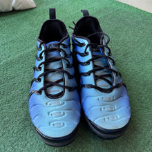 Load image into Gallery viewer, Nike VaporMax Plus Size 10.5

