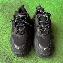 Load image into Gallery viewer, Balenciaga Triple S Sneakers Size 41
