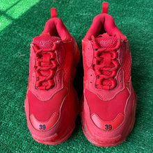 Load image into Gallery viewer, Balenciaga Triple S Size 39
