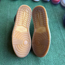 Load image into Gallery viewer, Jordan Metallic Gold 1s Size 11.5
