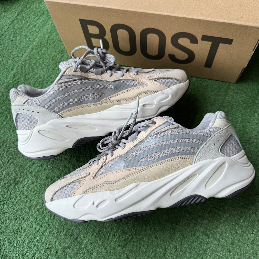Yeezy Cream 700 V2s Size 9.5