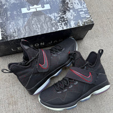 Load image into Gallery viewer, Nike LeBron 14s Size 8

