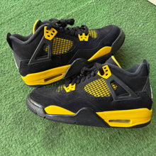 Load image into Gallery viewer, Jordan Thunder 4 Size 7Y

