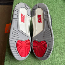 Load image into Gallery viewer, Jordan Black Cement 3s Size 7.5
