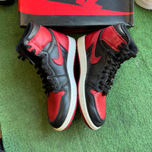 Load image into Gallery viewer, Jordan Banned 1s Size 8.5
