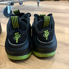 Load image into Gallery viewer, Nike Volt Foamposites Size 12
