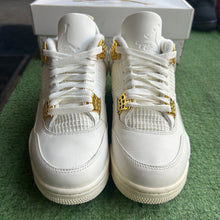 Load image into Gallery viewer, Jordan Metallic Gold 4s Size 7.5W/6M
