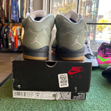 Load image into Gallery viewer, Jordan Jade Horizon 5s Size 4.5Y
