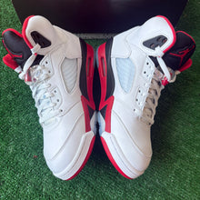 Load image into Gallery viewer, Jordan Fire Red 5s Size 8

