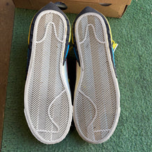 Load image into Gallery viewer, Nike Off White Low Blazers Size 9
