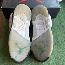 Load image into Gallery viewer, Jordan Grape 5s Size 8
