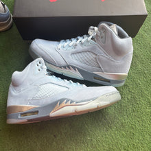 Load image into Gallery viewer, Jordan Bluebird 5s Size 12W/10.5M
