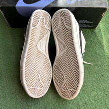 Load image into Gallery viewer, Nike Air Classic SBs Size 8.5
