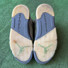 Load image into Gallery viewer, Jordan Green Bean 5s Size 10.5
