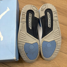 Load image into Gallery viewer, Jordan UNC 3s Size 8.5
