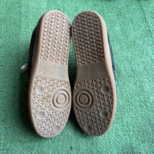 Load image into Gallery viewer, Maison Margiela Gaits Size 42
