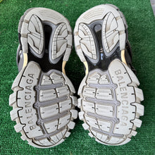 Load image into Gallery viewer, Balenciaga Tracks Size 44
