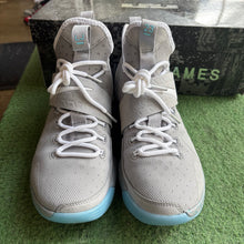 Load image into Gallery viewer, Nike LeBron MAG 14s Size 8
