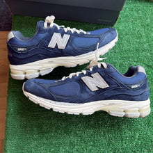 Load image into Gallery viewer, New Balance 2002Rs Size 12
