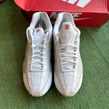 Load image into Gallery viewer, Nike Shox R4 Size 11
