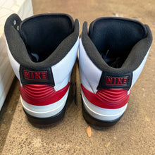 Load image into Gallery viewer, Jordan Chicago 2s Size 9
