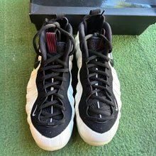 Load image into Gallery viewer, Nike Pearl Foamposite Pros Size 11.5
