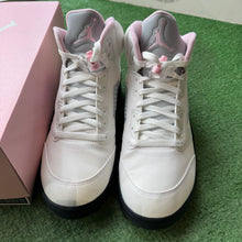 Load image into Gallery viewer, Jordan Medium Pink 5s Size 11.5
