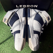 Load image into Gallery viewer, Nike LeBron Midnight Navy Zoom 2s Size 10.5
