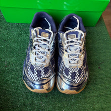 Load image into Gallery viewer, Bottega Veneta Orbits Size 43
