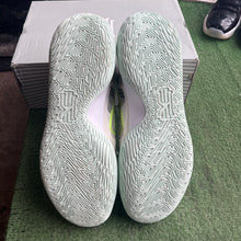 Load image into Gallery viewer, Nike Kyrie Summit White Flytrap 5s Size 13
