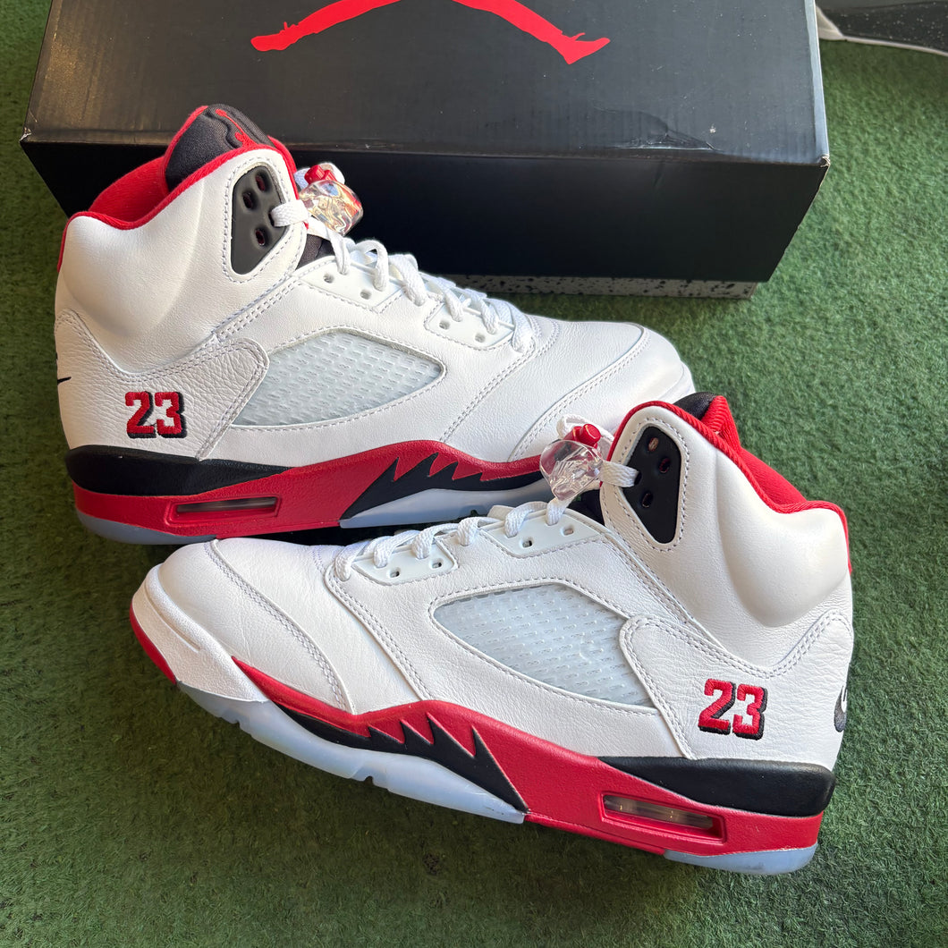 Jordan Fire Red 5s (Black Tongue) Size 8.5