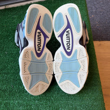 Load image into Gallery viewer, Louis Vuitton Trainer 2s Size 9

