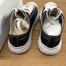 Load image into Gallery viewer, MMY OG Sole Hank Canvas Lows Size 41
