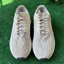 Load image into Gallery viewer, Yeezy Analog 700s Size 12
