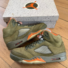 Load image into Gallery viewer, Jordan Olive 5s Size 10.5
