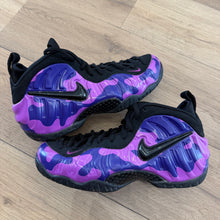 Load image into Gallery viewer, Nike Purple Camo Foamposite Pros Size 9
